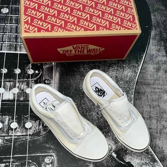 NIB Vans - Picture 8 of 12